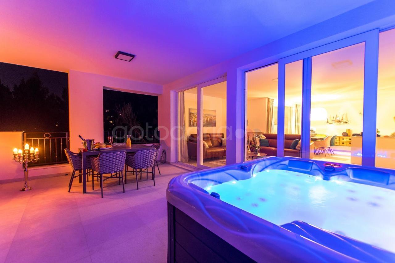Villa Smaragd - Opal - Luxury Apt With Shared Pool And Private Hot Tub Makarska Zewnętrze zdjęcie