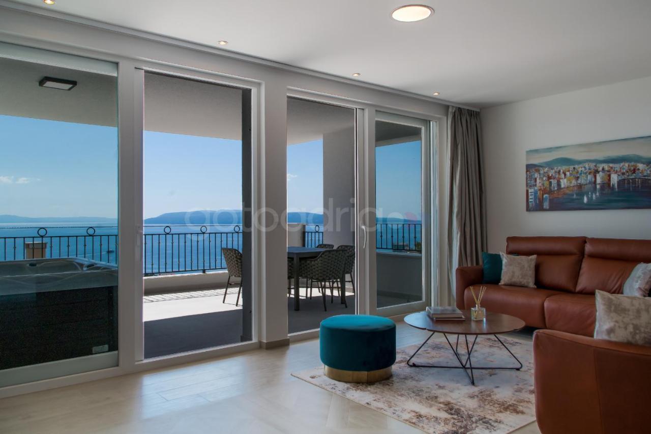 Villa Smaragd - Opal - Luxury Apt With Shared Pool And Private Hot Tub Makarska Zewnętrze zdjęcie