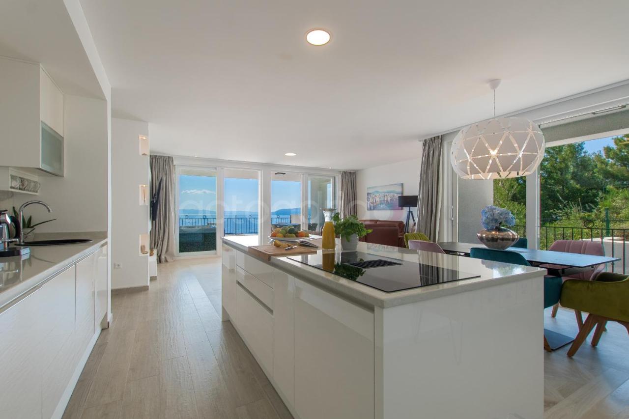 Villa Smaragd - Opal - Luxury Apt With Shared Pool And Private Hot Tub Makarska Zewnętrze zdjęcie