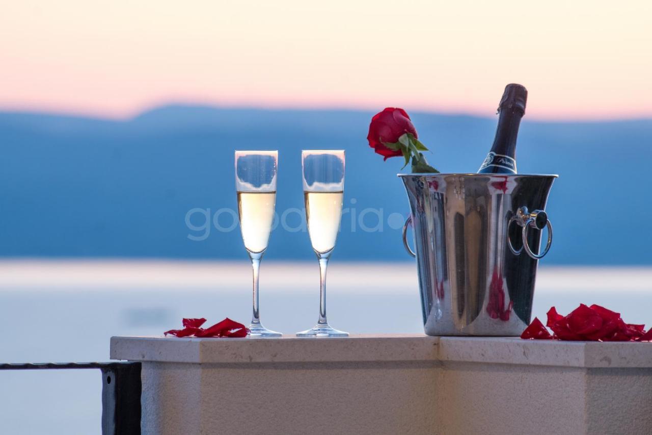 Villa Smaragd - Opal - Luxury Apt With Shared Pool And Private Hot Tub Makarska Zewnętrze zdjęcie