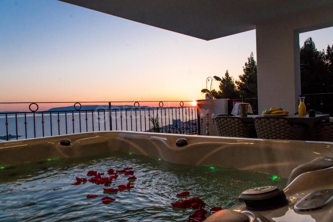 Villa Smaragd - Opal - Luxury Apt With Shared Pool And Private Hot Tub Makarska Zewnętrze zdjęcie