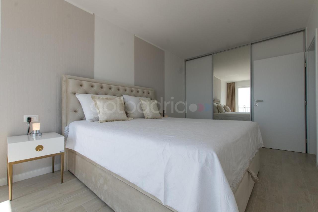 Villa Smaragd - Opal - Luxury Apt With Shared Pool And Private Hot Tub Makarska Zewnętrze zdjęcie