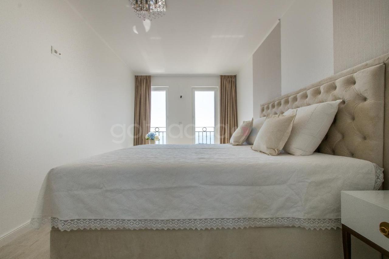 Villa Smaragd - Opal - Luxury Apt With Shared Pool And Private Hot Tub Makarska Zewnętrze zdjęcie