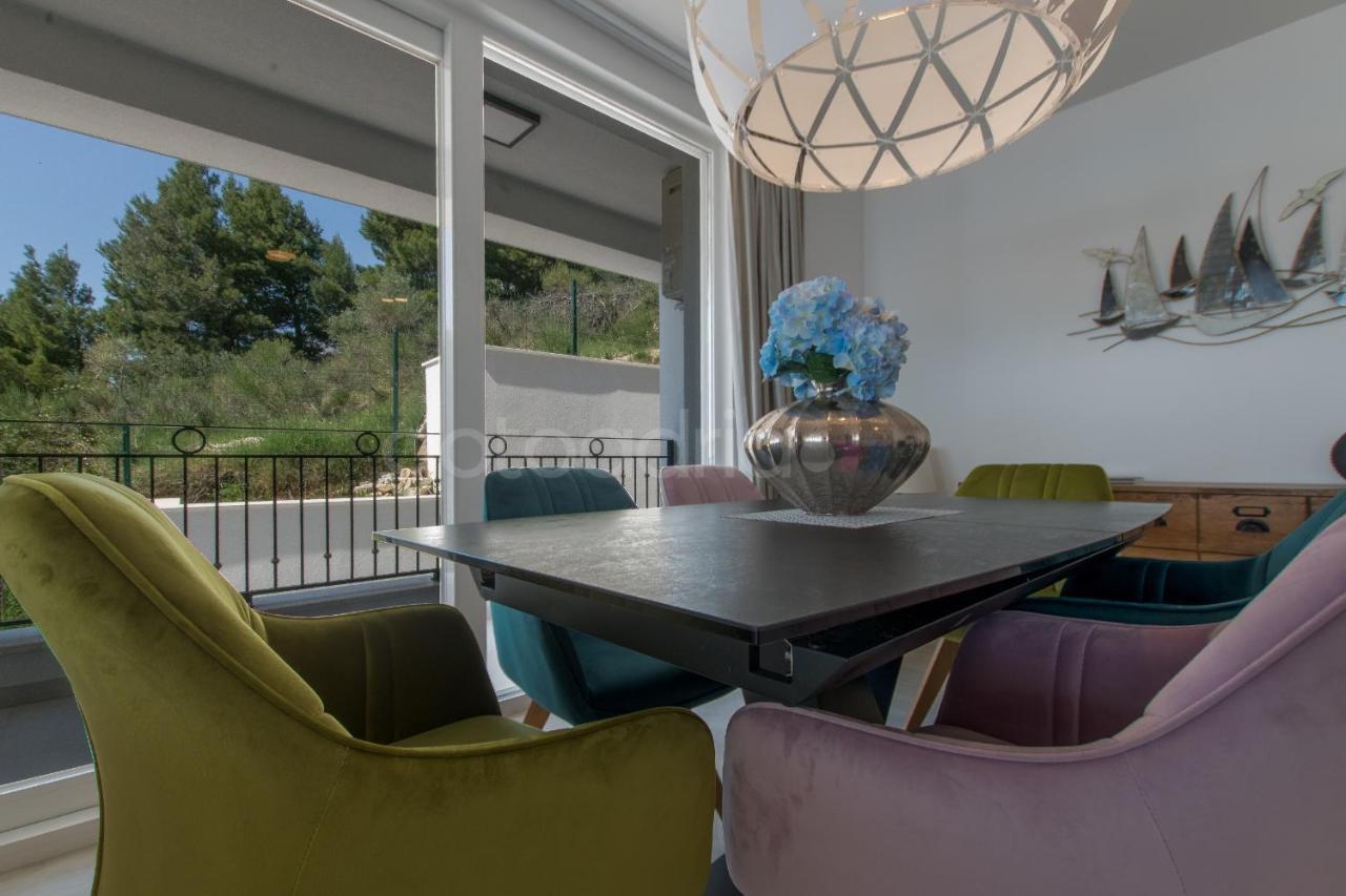 Villa Smaragd - Opal - Luxury Apt With Shared Pool And Private Hot Tub Makarska Zewnętrze zdjęcie