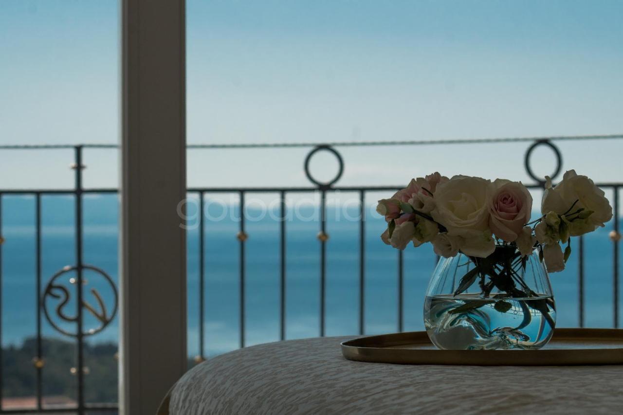 Villa Smaragd - Opal - Luxury Apt With Shared Pool And Private Hot Tub Makarska Zewnętrze zdjęcie