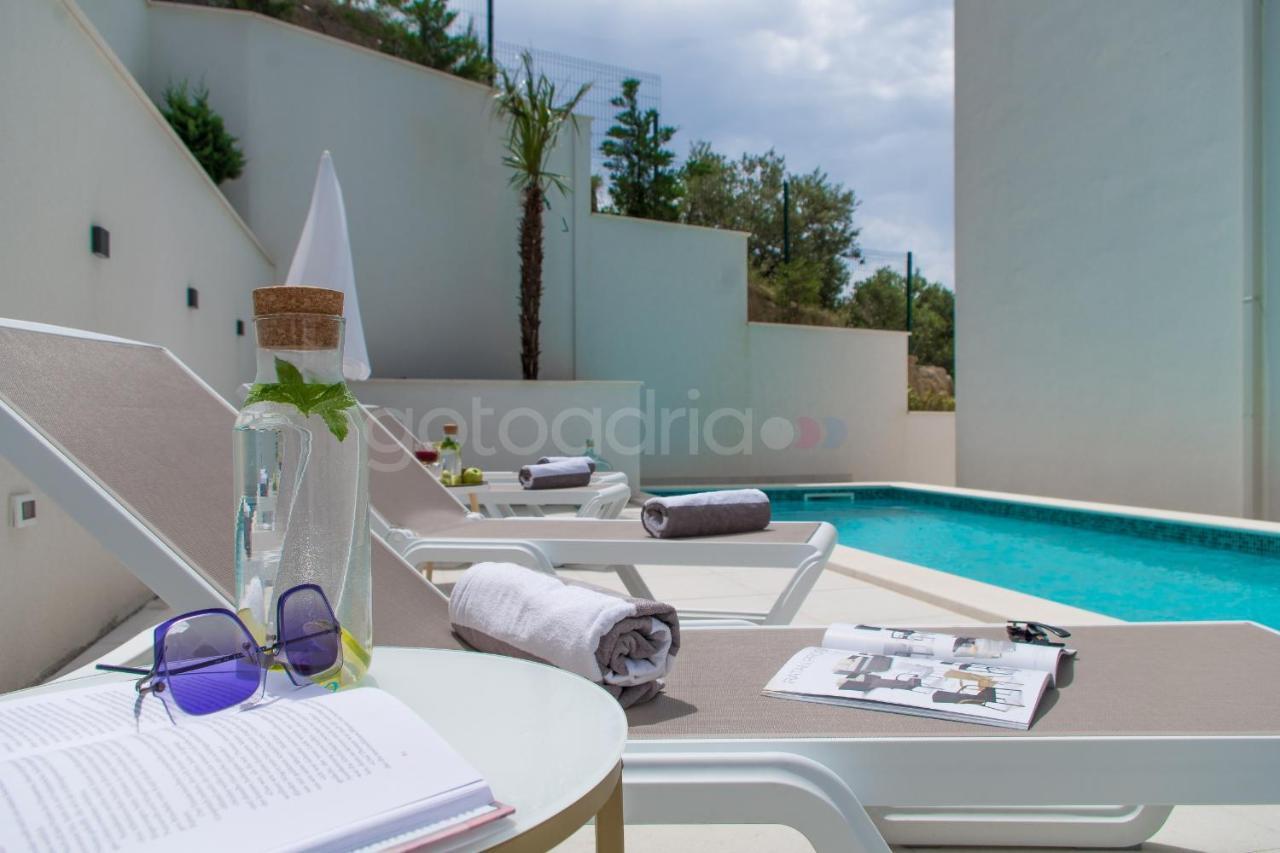 Villa Smaragd - Opal - Luxury Apt With Shared Pool And Private Hot Tub Makarska Zewnętrze zdjęcie